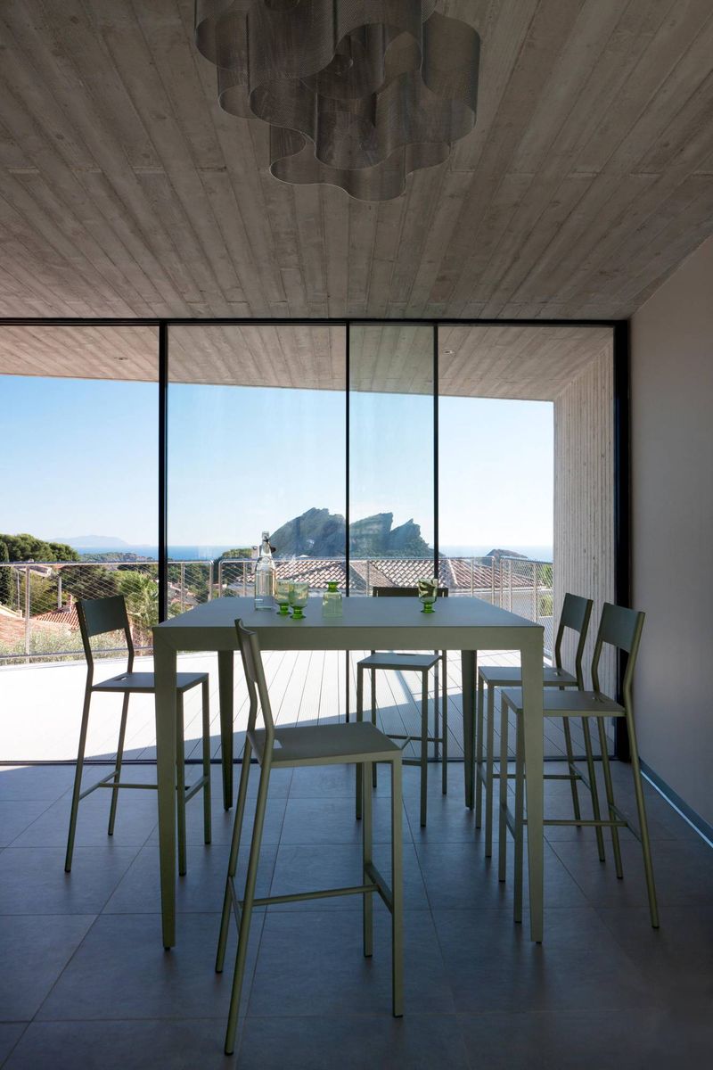 Mange debout métal design Marseille